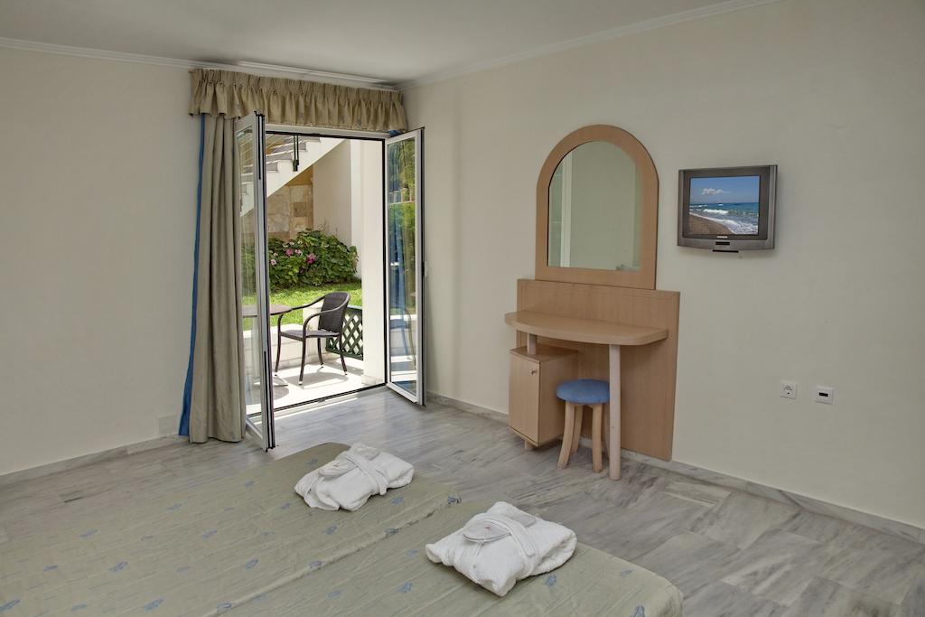Jo An Beach Hotel Adelianos Kampos Eksteriør bilde